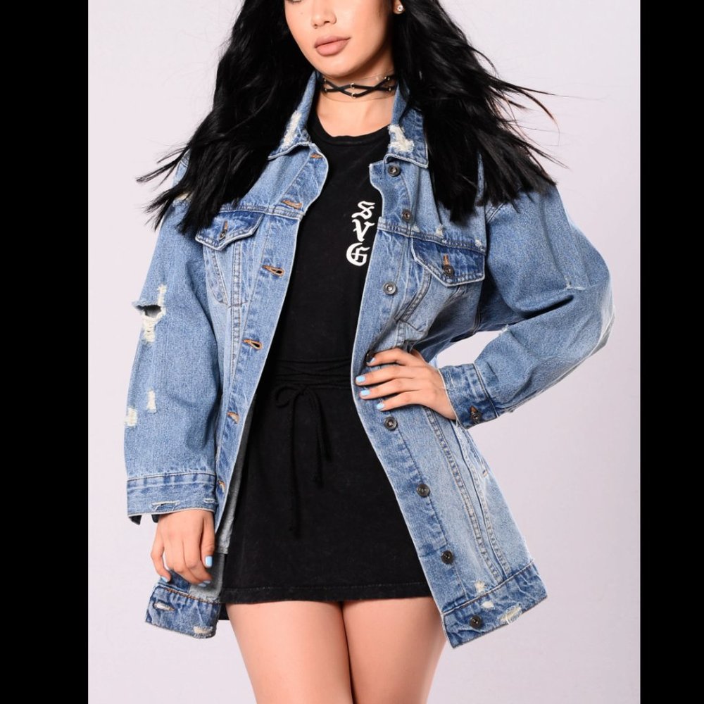 Fashion Nova Miss Stressed Denim Jacket, Medium Wash size XS